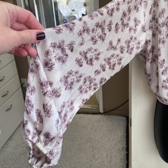 ASTR The Label Floral Blouse - Picture 2 of 6